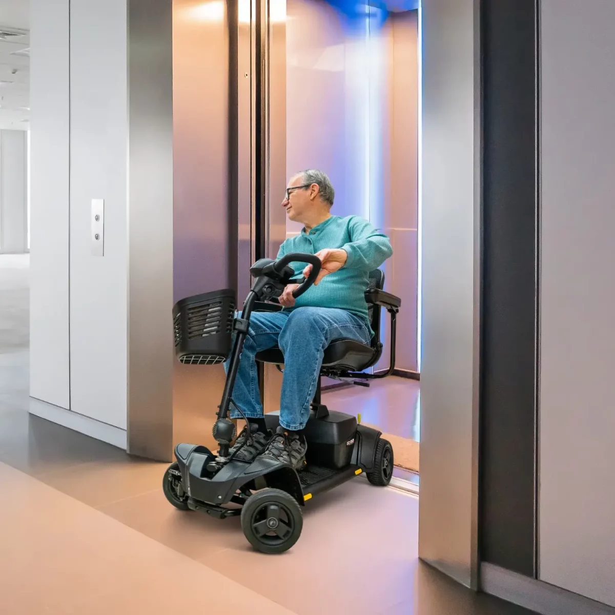 Go Go Elite Traveller 2 4-Wheel Travel Scooter - Image 15